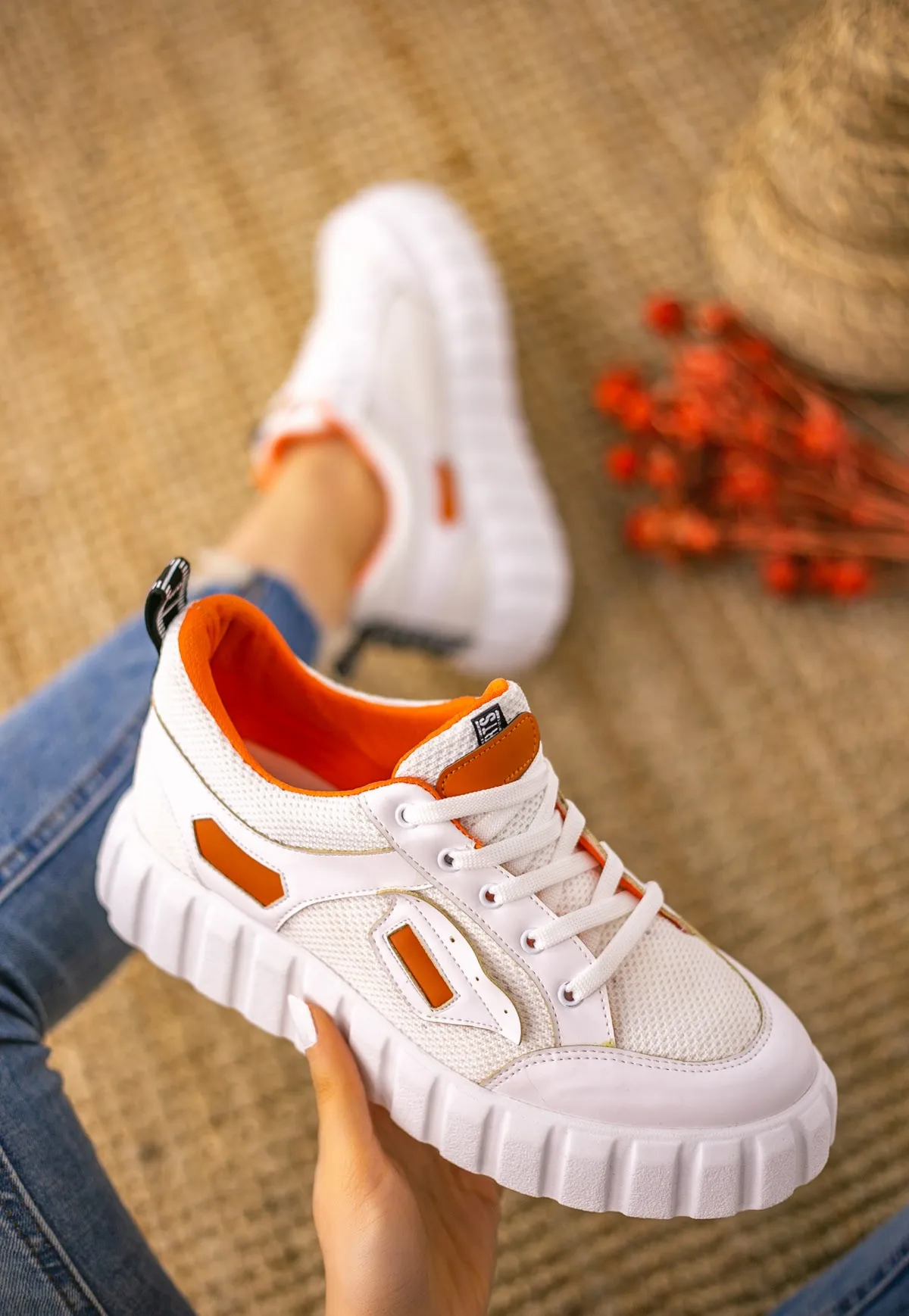 

Adna Yellow Skin Lace-Up Sports Shoes