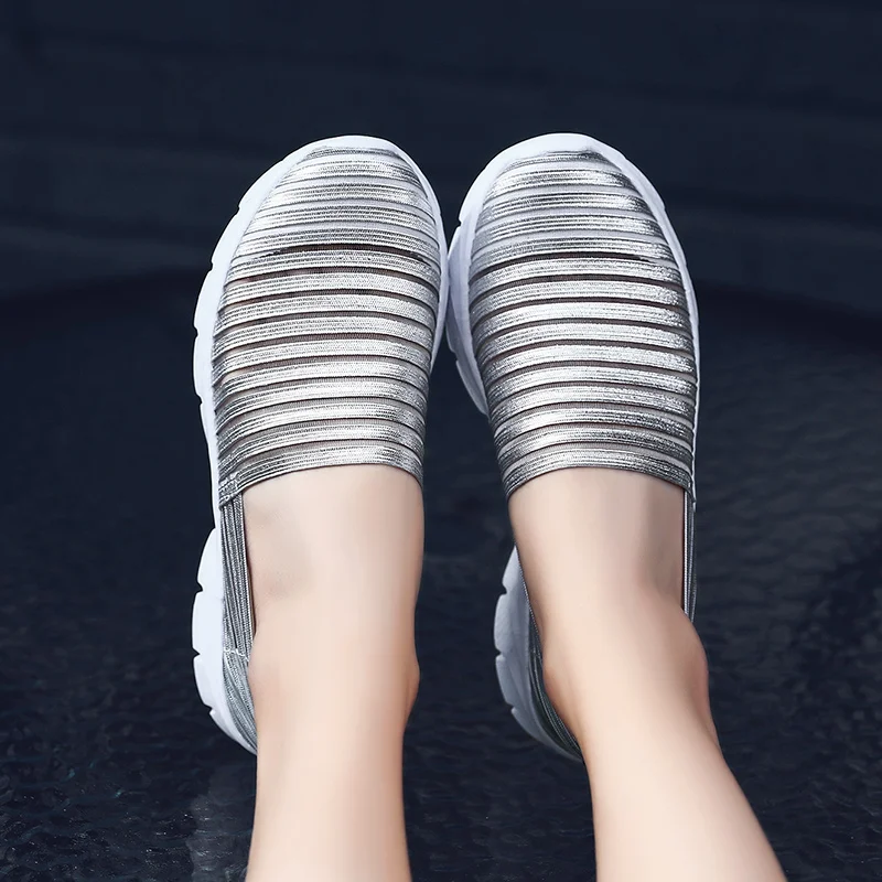 Fashion Light Casual Slip on Women's Vulcanize Shoes Breathable Air Mesh Soft Women Shoes Outdoor Walking Women's Flat Shoes 41