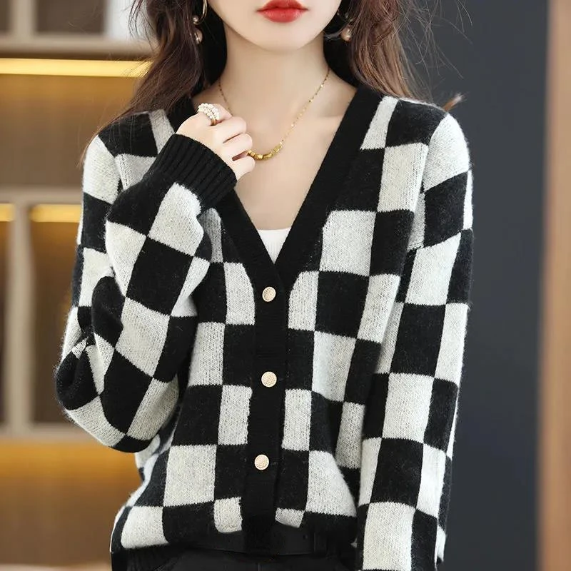 

Plaid Cardigan Women's Sweater Winter Button V-neck Aesthetic Crochet Jersey Warm Harajuku Fashion Clothes Knit Tops for Woman