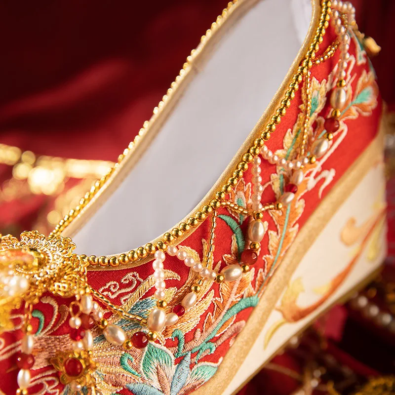 Роскошные женские туфли на танкетке в китайском стиле вышитые высоком каблуке