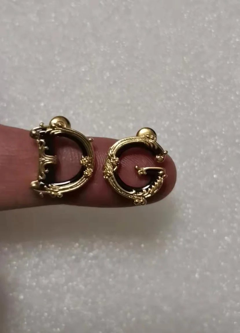 Европейские и американские модные индивидуальные золотые кружевные серьги с буквами
