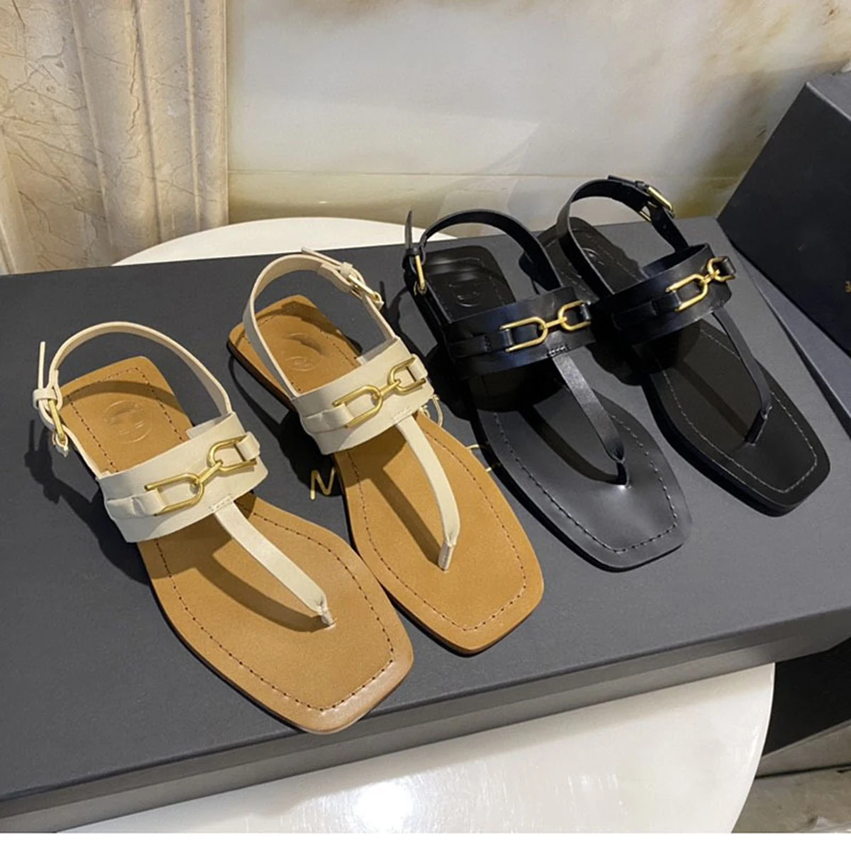 

2022 Genuine Leather Lady Flip-flopes Sandals Women Summer Metal Decoration Square Flat shoes Classic Retro Female Sandalias