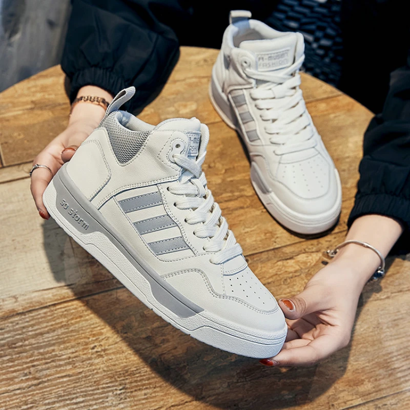 

High top small white shoes women's leather 2022 autumn and winter new plush women's shoes casual sports comfortable couple shoes