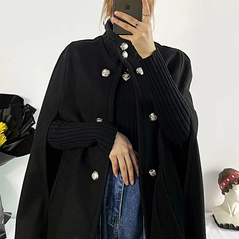 Рисунок 6 - Женское длинное пальто с карманами