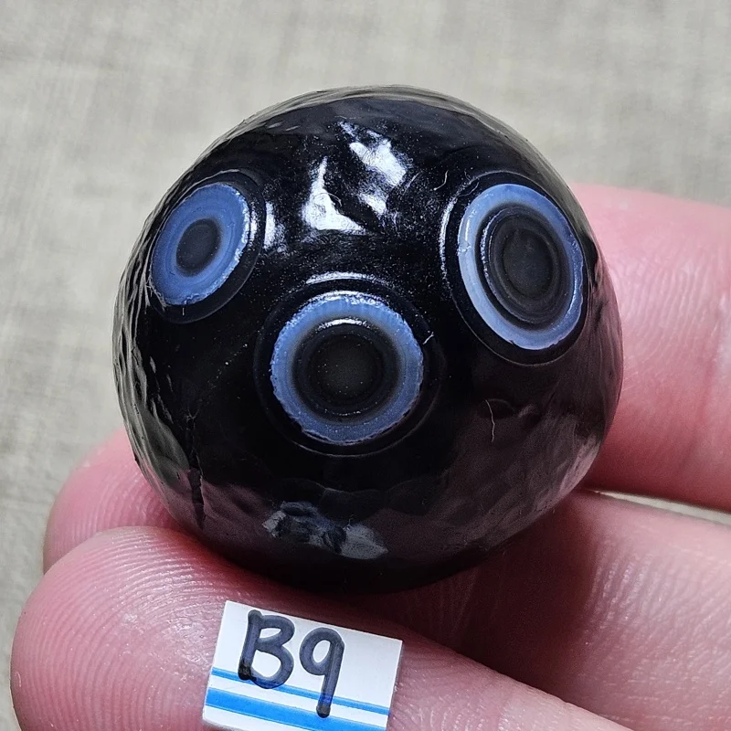 

Минеральный образец коричневый агат и аметист