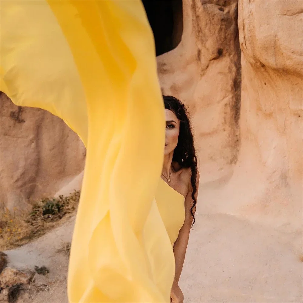 Элегантное шифоновое вечернее платье-трапеция на одно плечо с драпировкой и