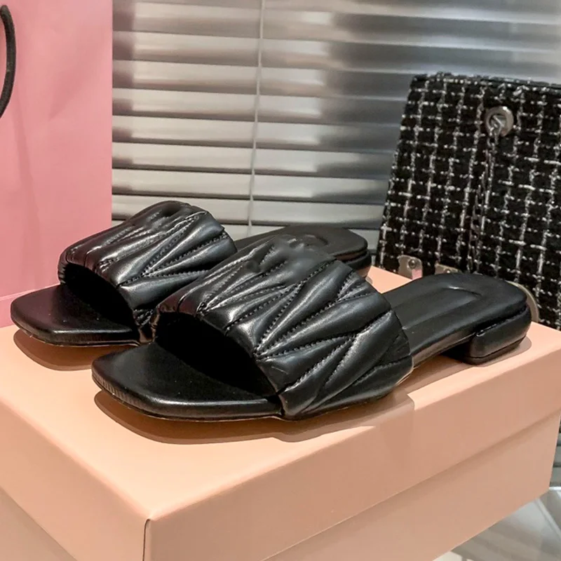 Women's slippers 2023 summer new casual fashion pleated flat bottomed square head sandals, wearing beach slippers on the outside