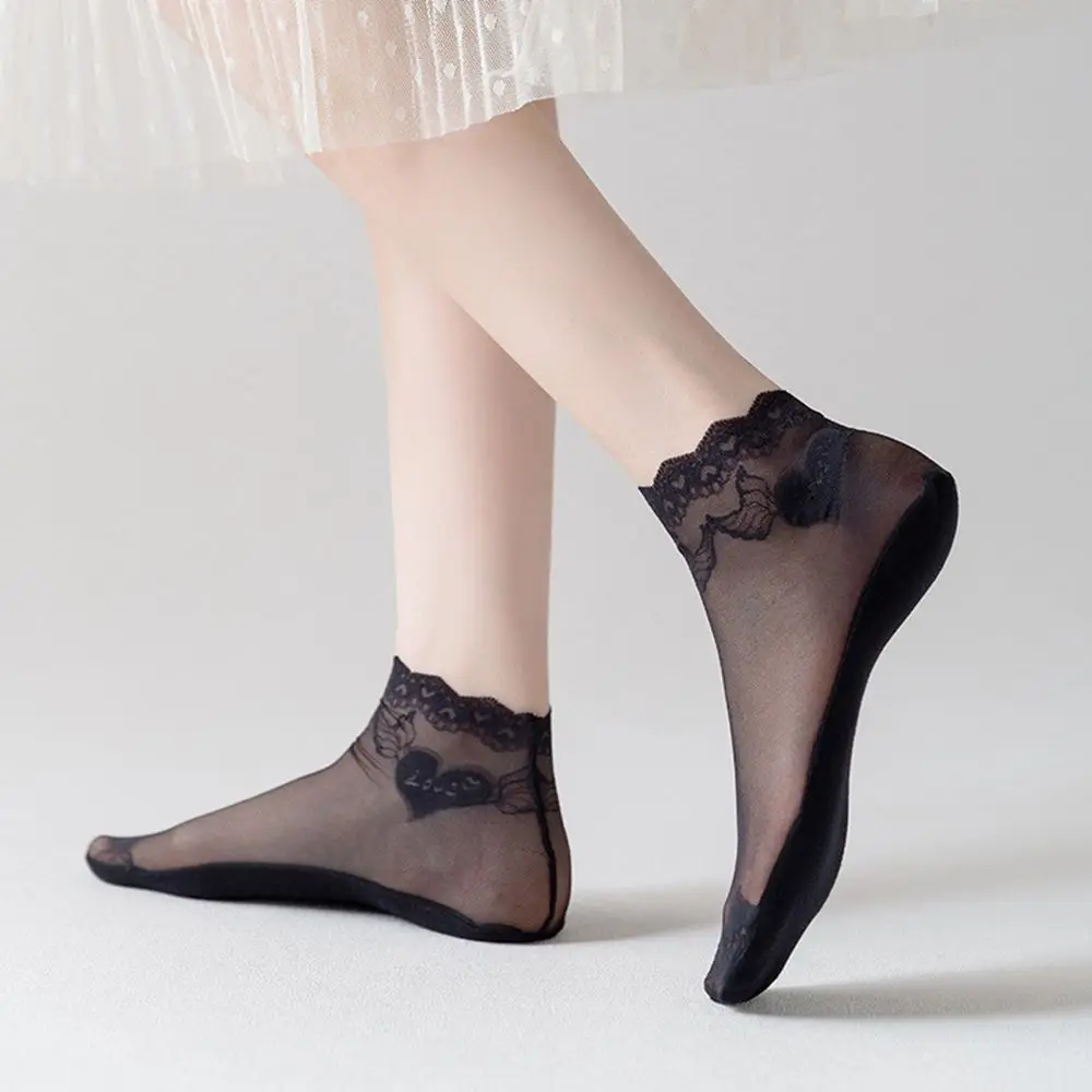 2022 New Women Leaves Lace Invisible Socks Thin Hollow Ladies Boat Socks Non-slip Shallow Socks