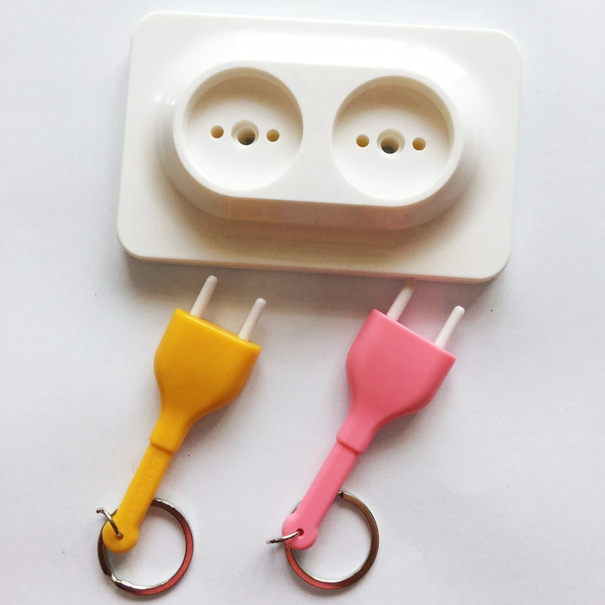 

Держатель для ключей с розеткой