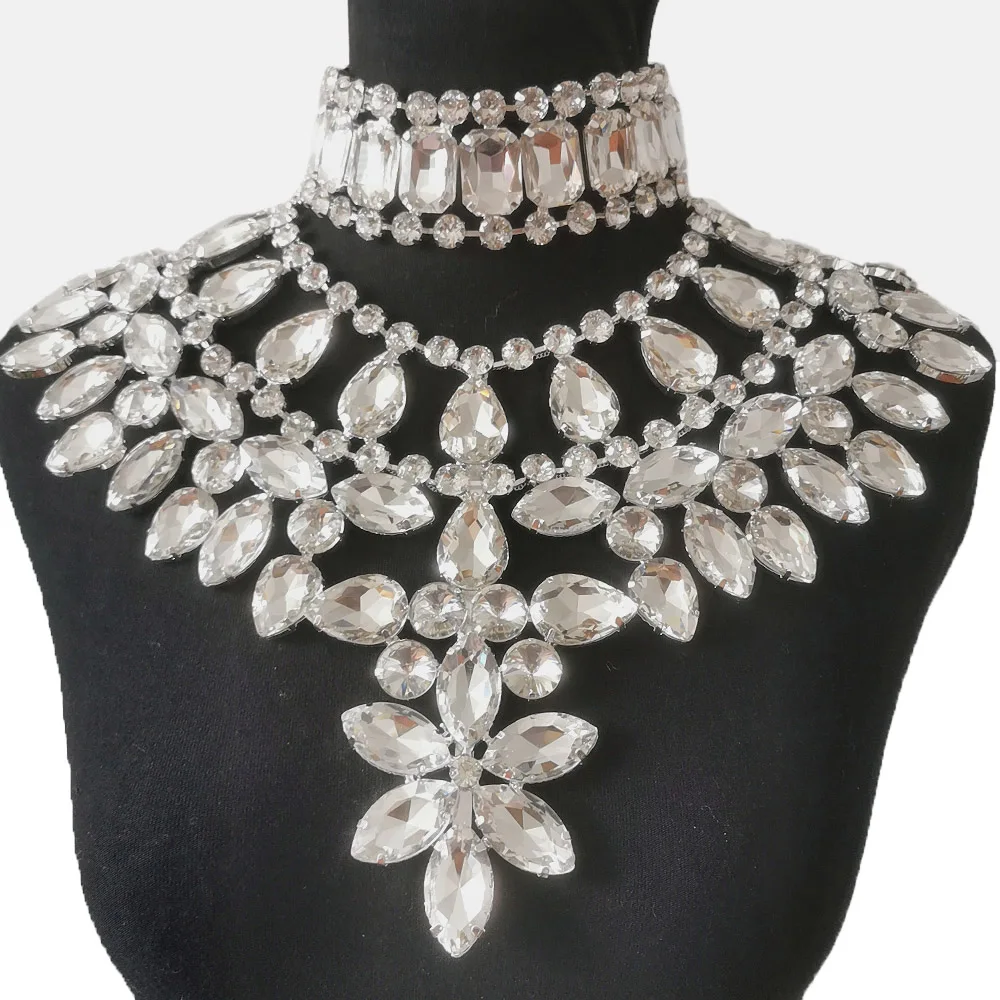 Комплект из колье и серёг с кристаллами