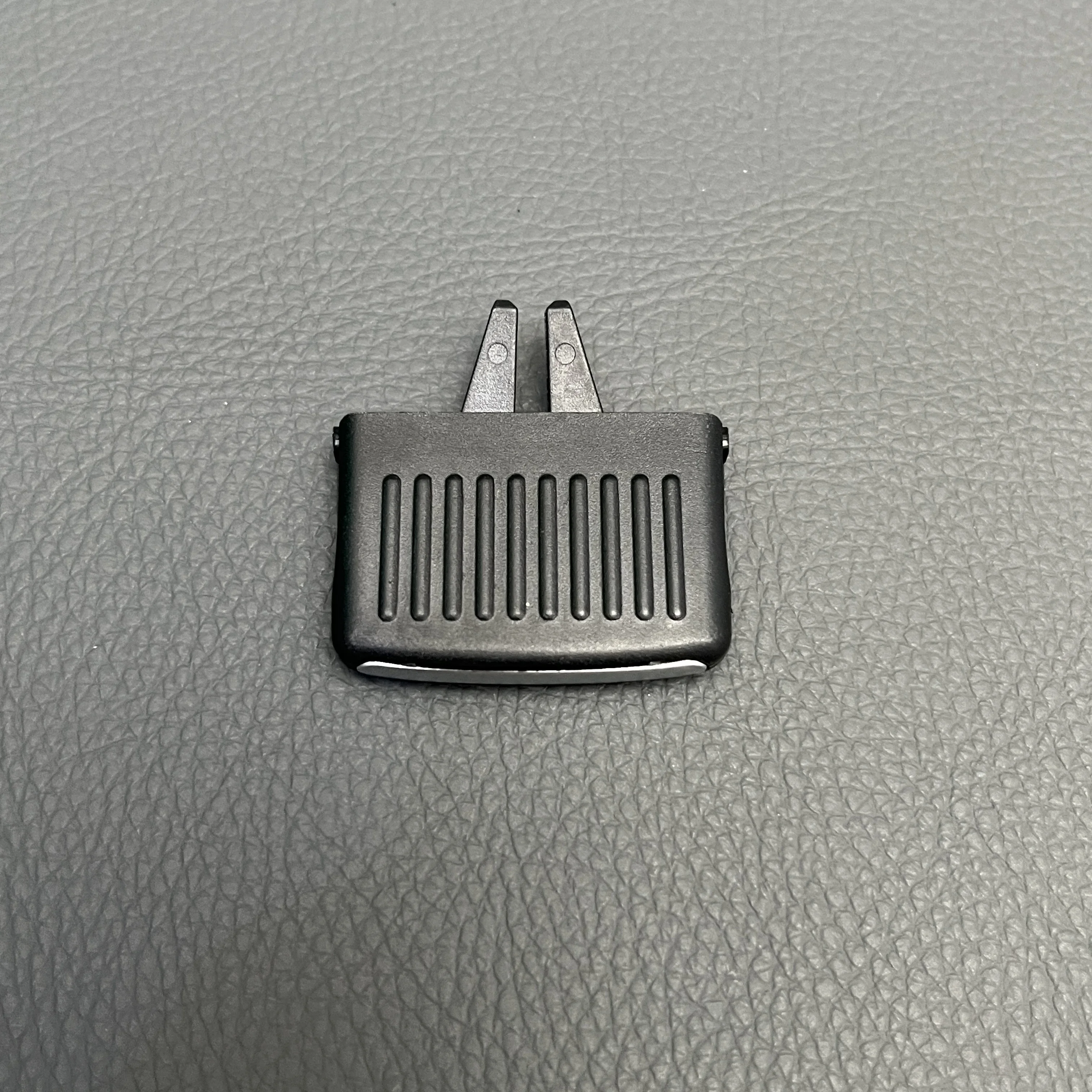 

Для VW Golf 6 GTI 2011 2012 2013, передняя приборная панель, кондиционер, регулируемый зажим, зажим для вентиляционного отверстия кондиционера, 5KD 819728 5КД 819703 5KD81970