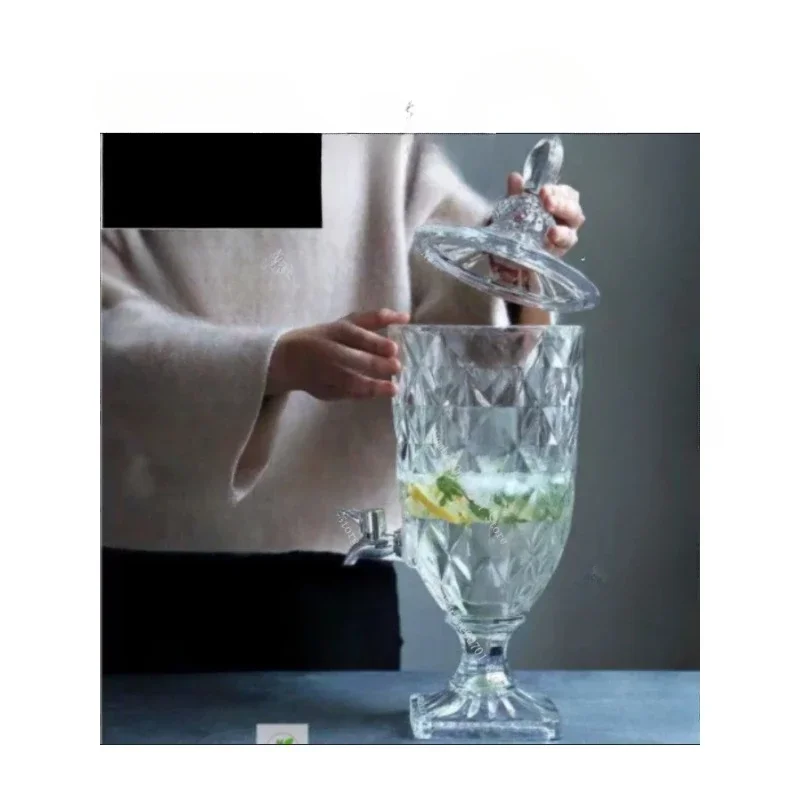 Стеклянный кувшин для сока