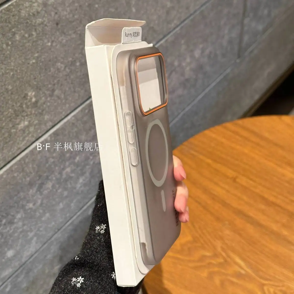 Фото Чехол для Xiaomi Poco F8 Ultra, премиум-класса, жесткий, прозрачный, из поликарбоната, с магнитной фиксацией Magsafe, для Poco F8 Ultra, бампер-накладка Fudna №5