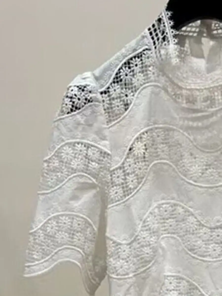 

Женское кружевное мини-платье с вышивкой, коротким рукавом и воротником-стойкой