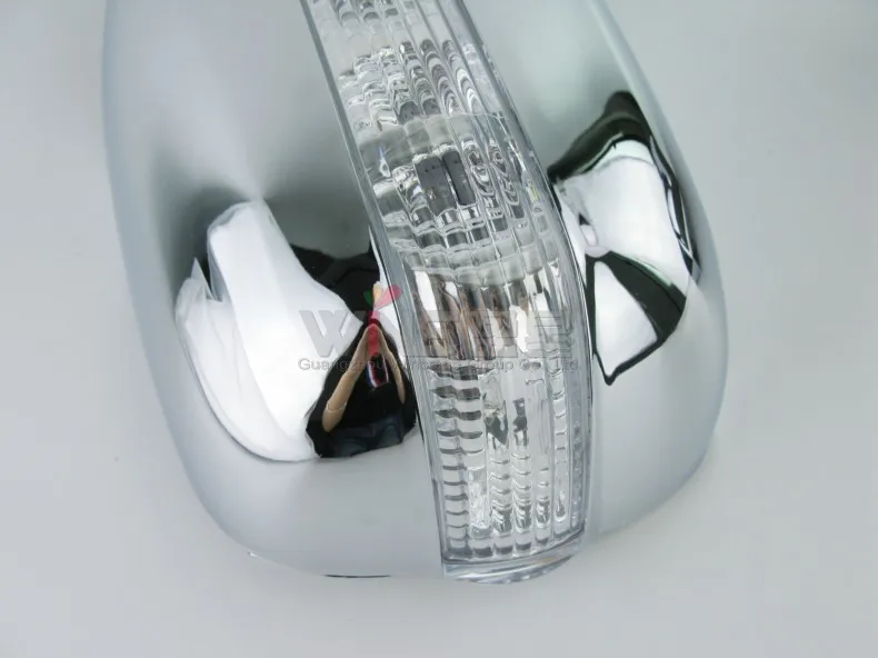 Декоративная накладка на зеркало заднего вида с LED-освещением хромированного цвета для автомобиля Toyota Hilux Vigo 2005-2015 года выпуска.