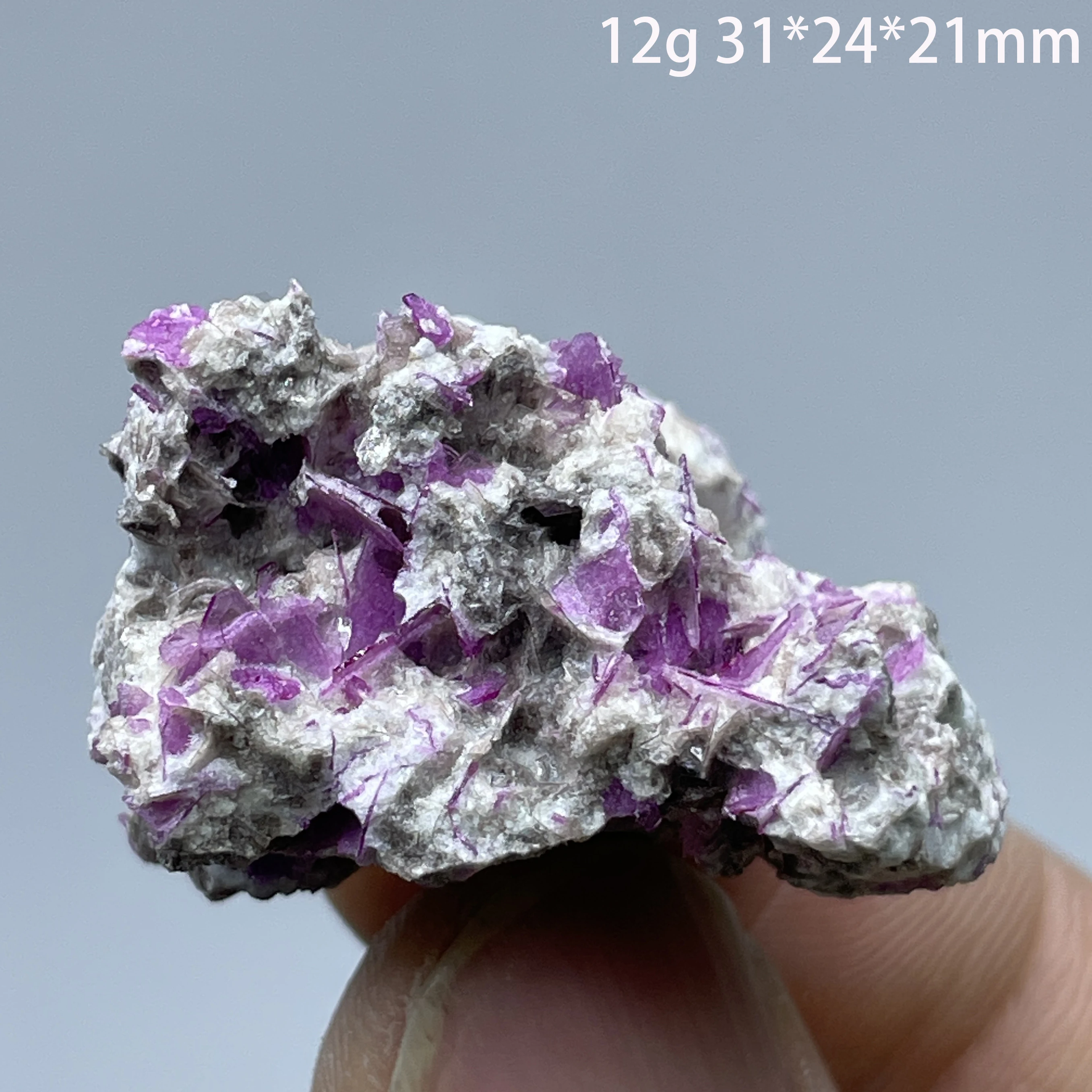 

Итальянский рубин с эффектом флуоресценции