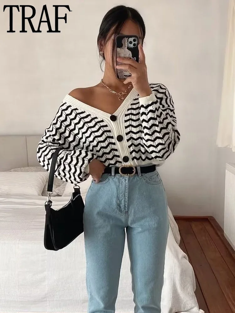 

TRAF Striped Knit Cardigan Women Cropped Cardigan Sweater Woman 2022 Streetwear Long Sleeve Top Female Autumn Oversized Cardigan