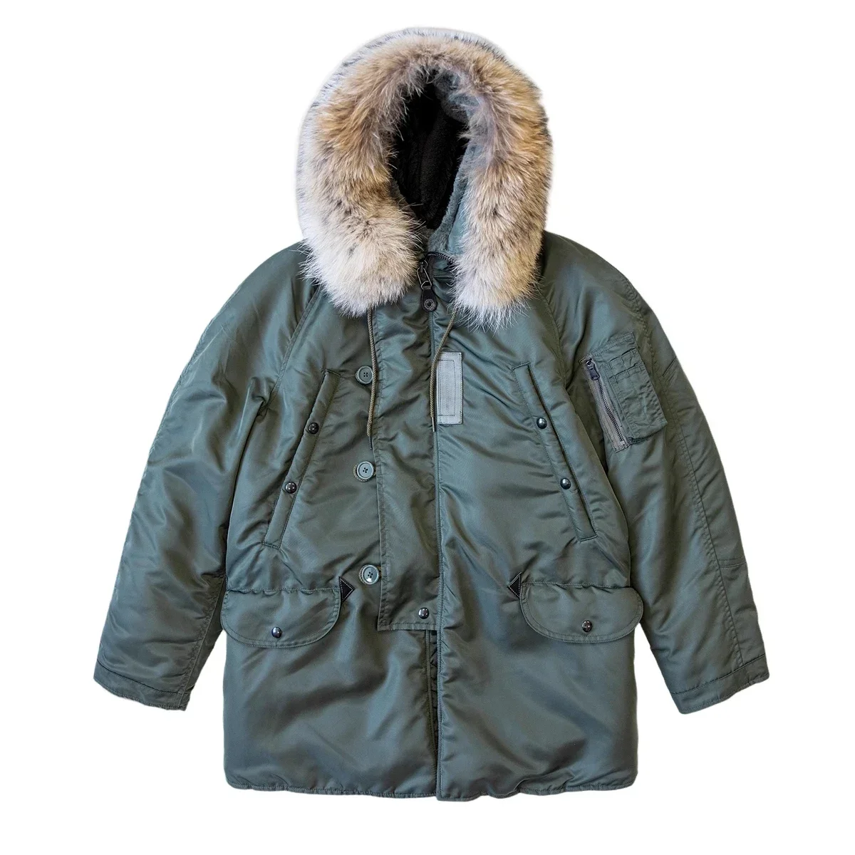 Зимнее мужское утепленное пальто средней длины с меховым воротником