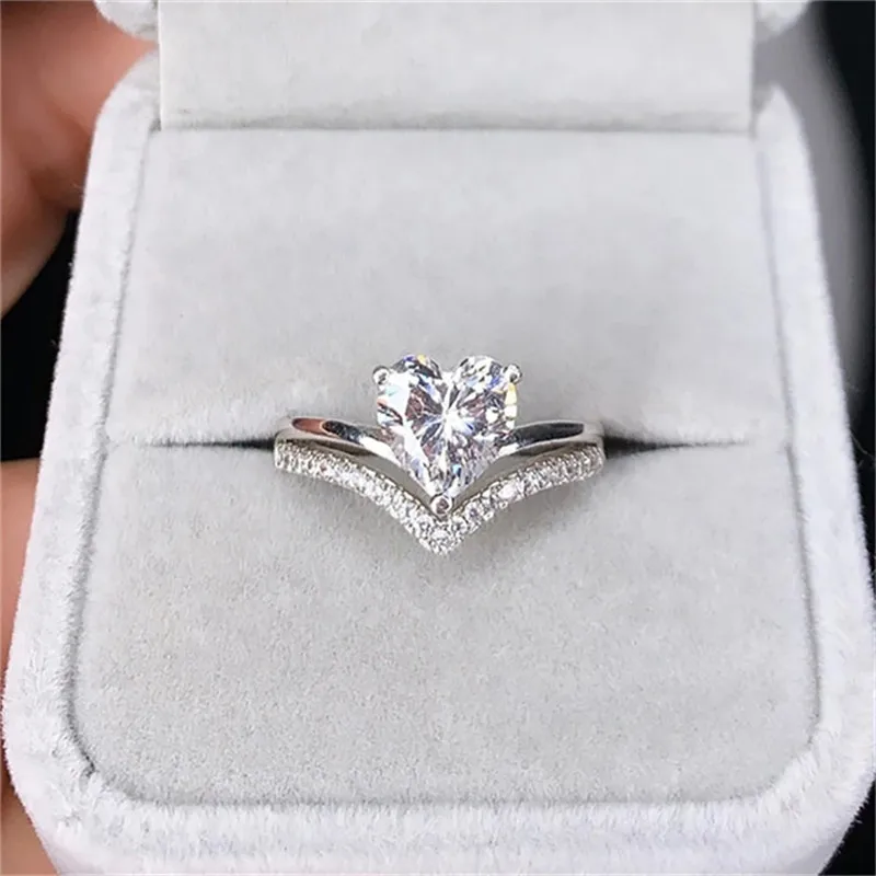 

Fashion Luxury Shining Heart Zircon Ring For Women Classic Wedding Engagement Charm Ring Simple Design Delicate Jewelry Gifts