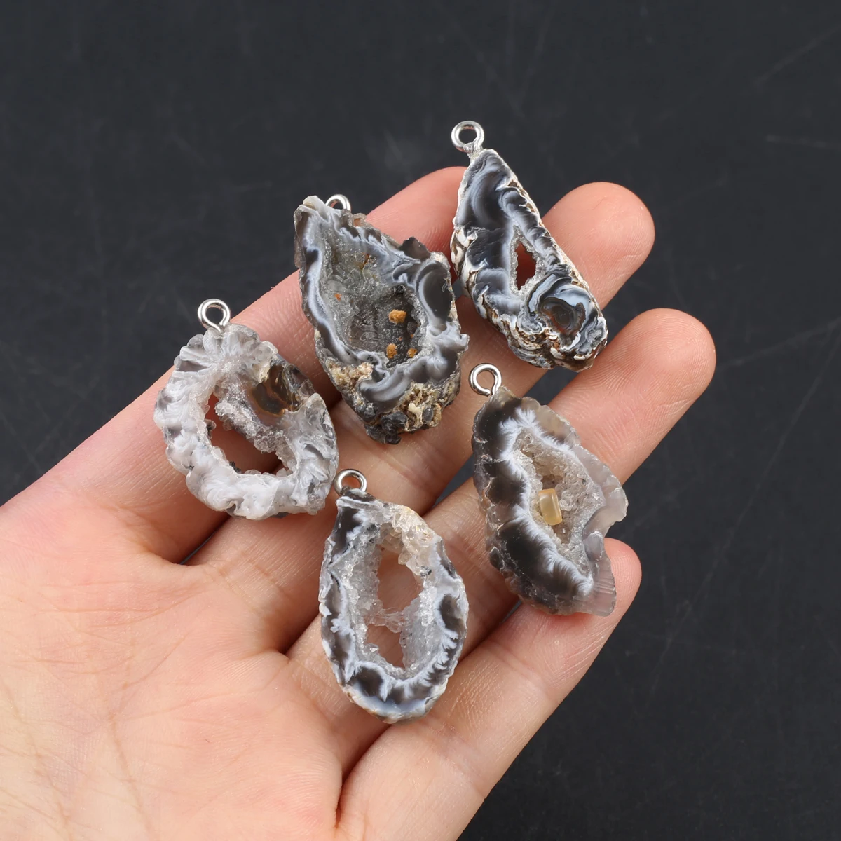 Подвеска-бутон с серым и белым агатом, 10-20 х16-30 мм