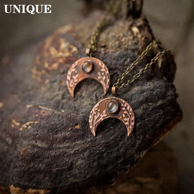 

Vintage Brown Moon Pendant Necklace For Woman Girls Fashion Boho Jewelry Gift Flower Carving Charm Bronze Color Chain Choker