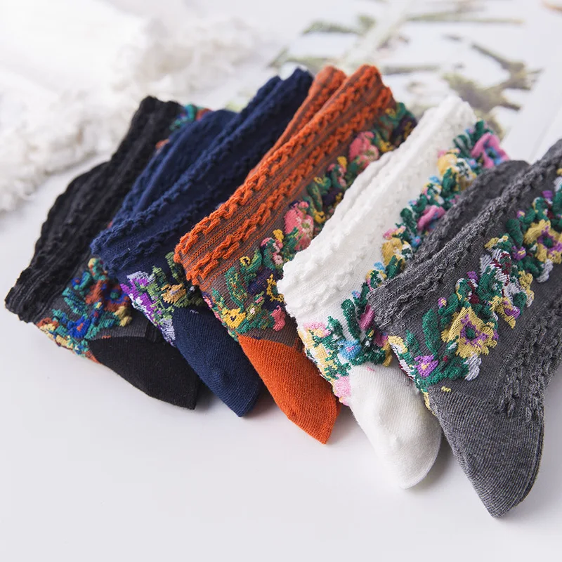 Cute Floral Printed Woman Socks Cotton Funny Socks Fit Without Falling Winter Vintage Sleepwear Meias Harajuku Socks For Women