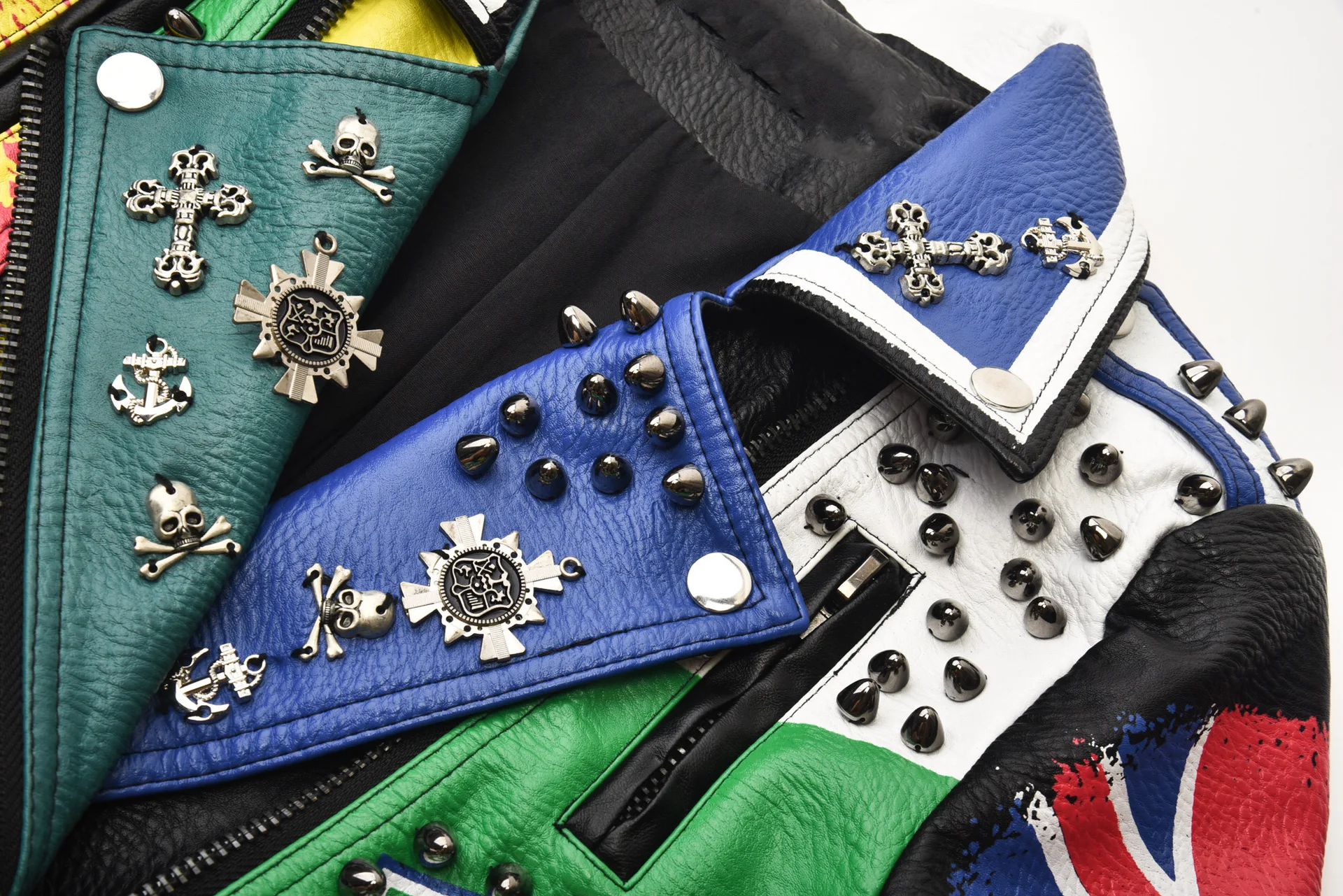 Women's autumn and winter new street rock punk pattern printing personality metal badge rivets short leather jacket spot