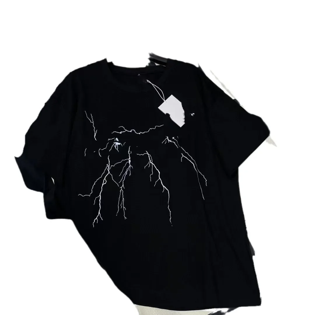 Стильная футболка свободного кроя с буквенным принтом классическая стирка