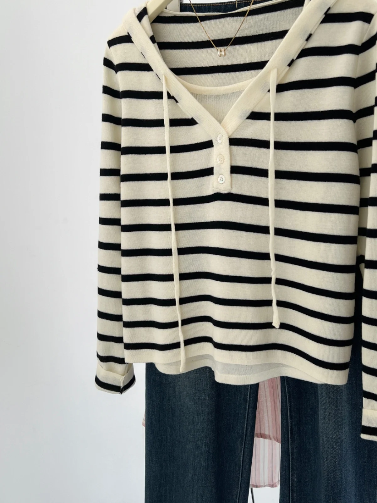 Поддельный капюшон из двух частей вязаный низ с длинными рукавами осенне-зимний