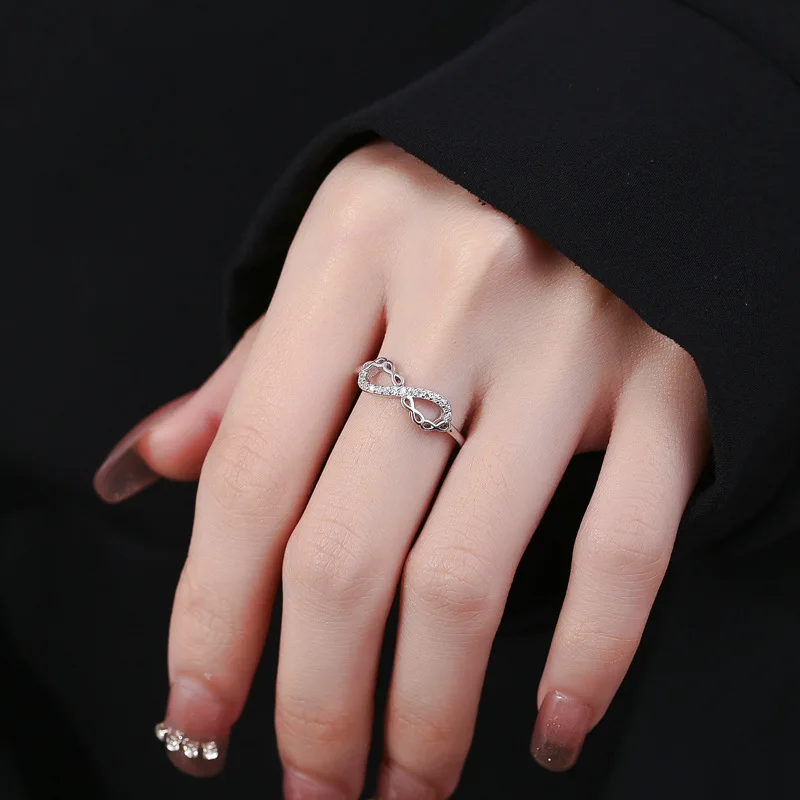 Женское кольцо из серебра 925 пробы с геометрическим рисунком