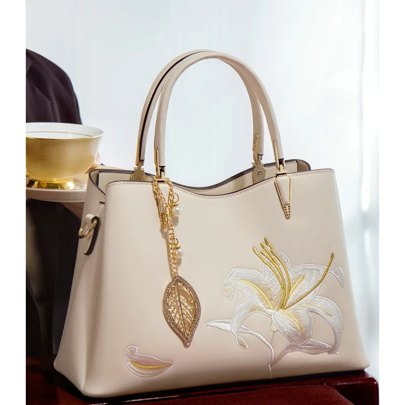 Сумка на плечо с вышивкой женская вместительный элегантный повседневный