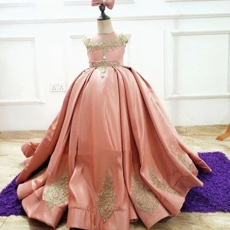 

Pageant Golden Lace Sheer Neck Flower Girl Wedding Dresses Satin Lilttle Kids Party Birthday Formal Children Gowns Celebrity