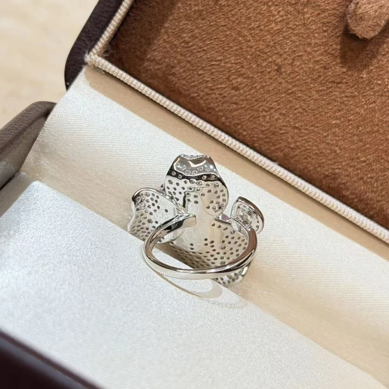 Фото Кольцо Cameo S925 из чистого серебра с розовым жемчугом Conch Pearl и овальной ракушкой Queen Shell, полностью инкрустированное бриллиантами, нежное, легкое, роскошное, в форме цветка №4