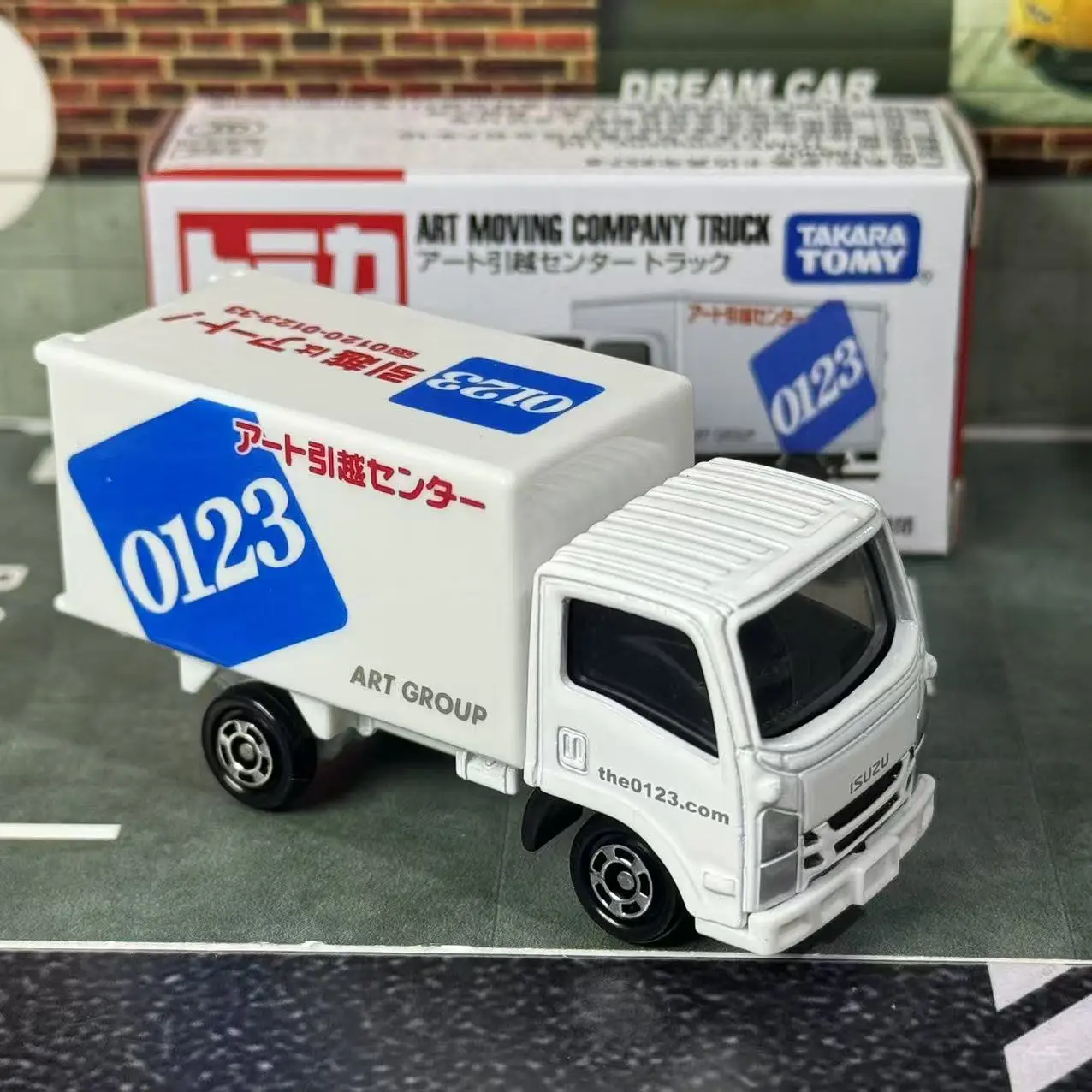 Фото Модель грузовика Tomica Regular Series No.57 Art Moving Center Truck от Takara Tomy, литая под давлением, подарок для детей №2