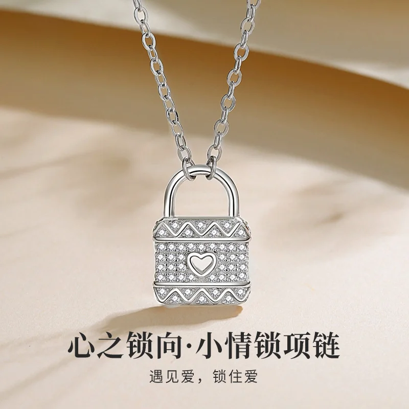 

Lock Necklace Female Hollow Heart Inlaid Zircon Collar Chain[]