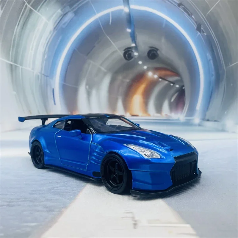 Фото JADA1:24 Форсаж 2009, модель GT-R R35 Брайана из сплава Bensopra, подарок на день рождения для детей, коллекционная модель, украшение для бутика. №5
