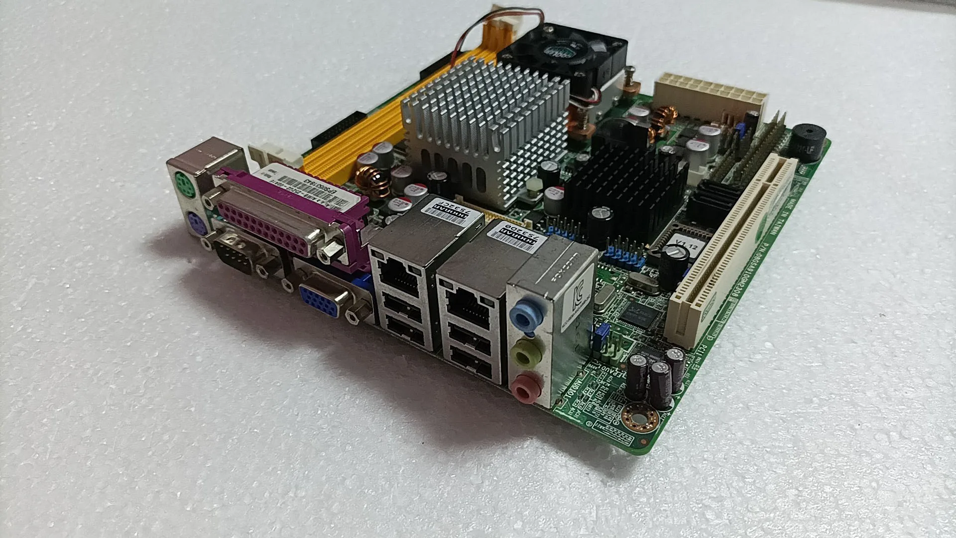 Фото AIMB-252G2-00A1E Промышленная материнская плата Mini-ITX с двумя сетевыми портами, одна плата, цена AIMB-252 AIMB-252G2 №3
