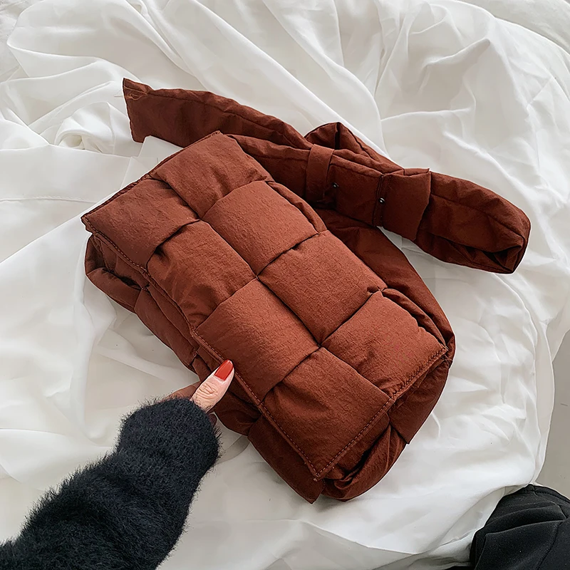 

Fluffy Weave Big Padded Handbags and Purses 2022 Brand Designer Women Shoulder Bags Side Luxury Down Cotton Crossbody Sling Bags