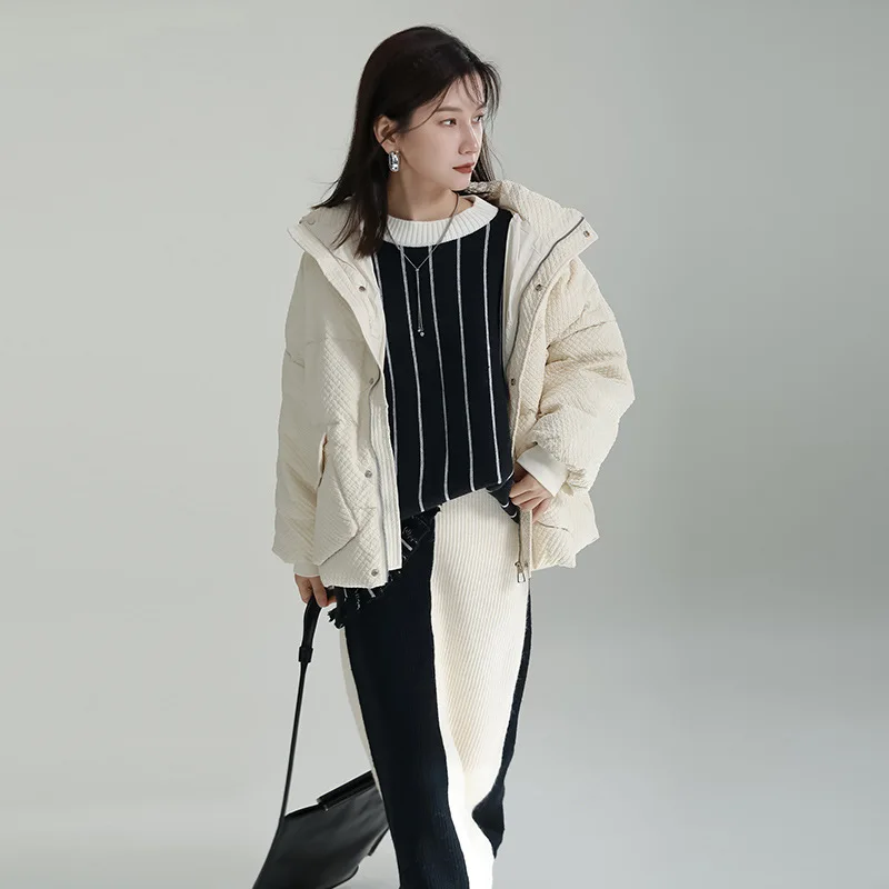 2022 Winter New Simple Designer Models White Duck Down Jacket Stand Collar Short Zipper Diamond Check Jacket enlarge