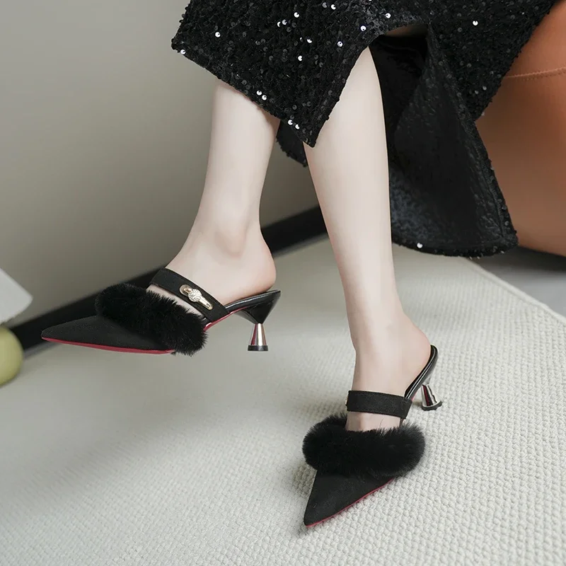 Женские туфли на высоком каблуке с острым носком