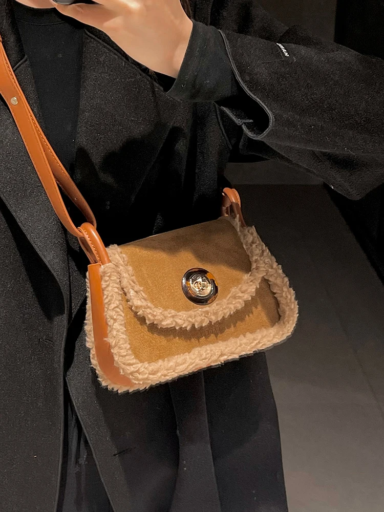 Женская матовая замшевая плюшевая сумка через плечо шикарная с замком и пряжкой