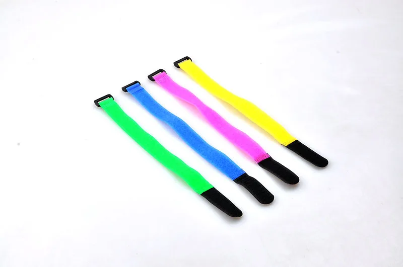 30-сантиметровая модель самолета предназначенная для ослабления пряжки