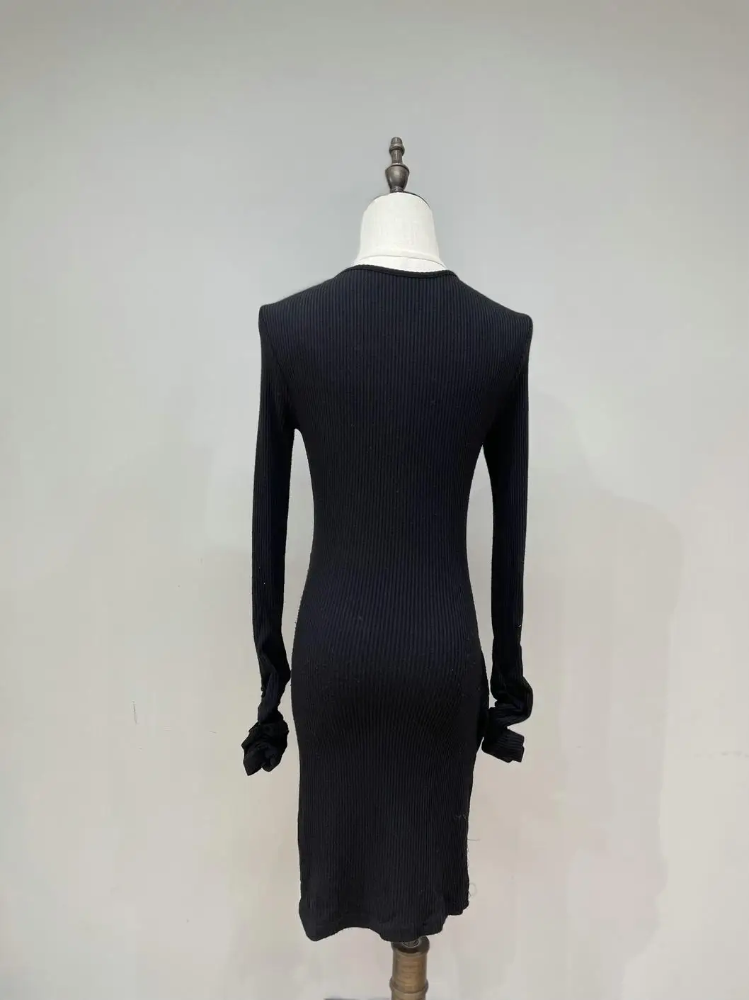 Зима 2024 новое шоу фигурка Royal Sister Sense вязаное платье-футляр с v-образным вырезом и