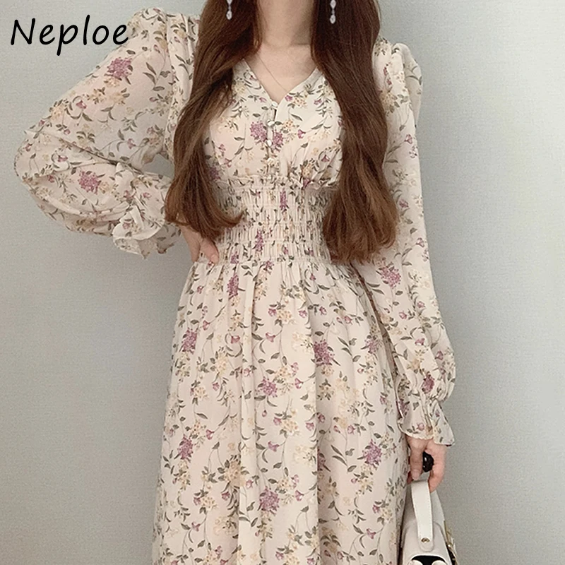 Платье Neploe с V-образным вырезом расклешенным длинным рукавом женское