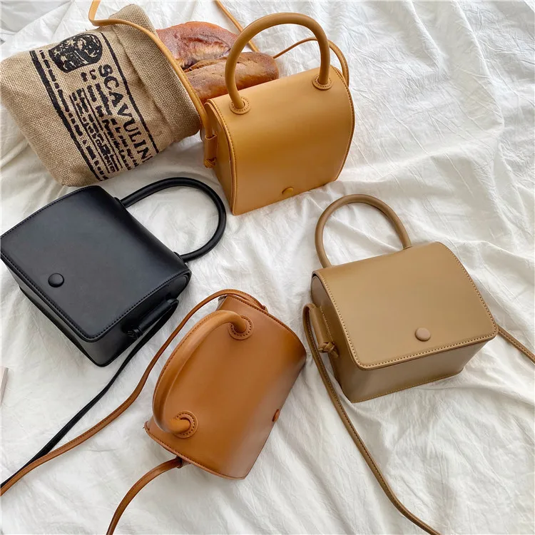 

2022 new bag large-capacity female fashion one-shoulder student hand-held small square messenger female bag all-match