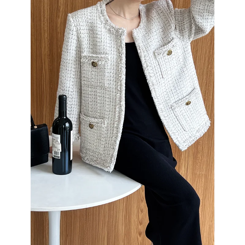 Рисунок 2 - Женская твидовая куртка с карманами