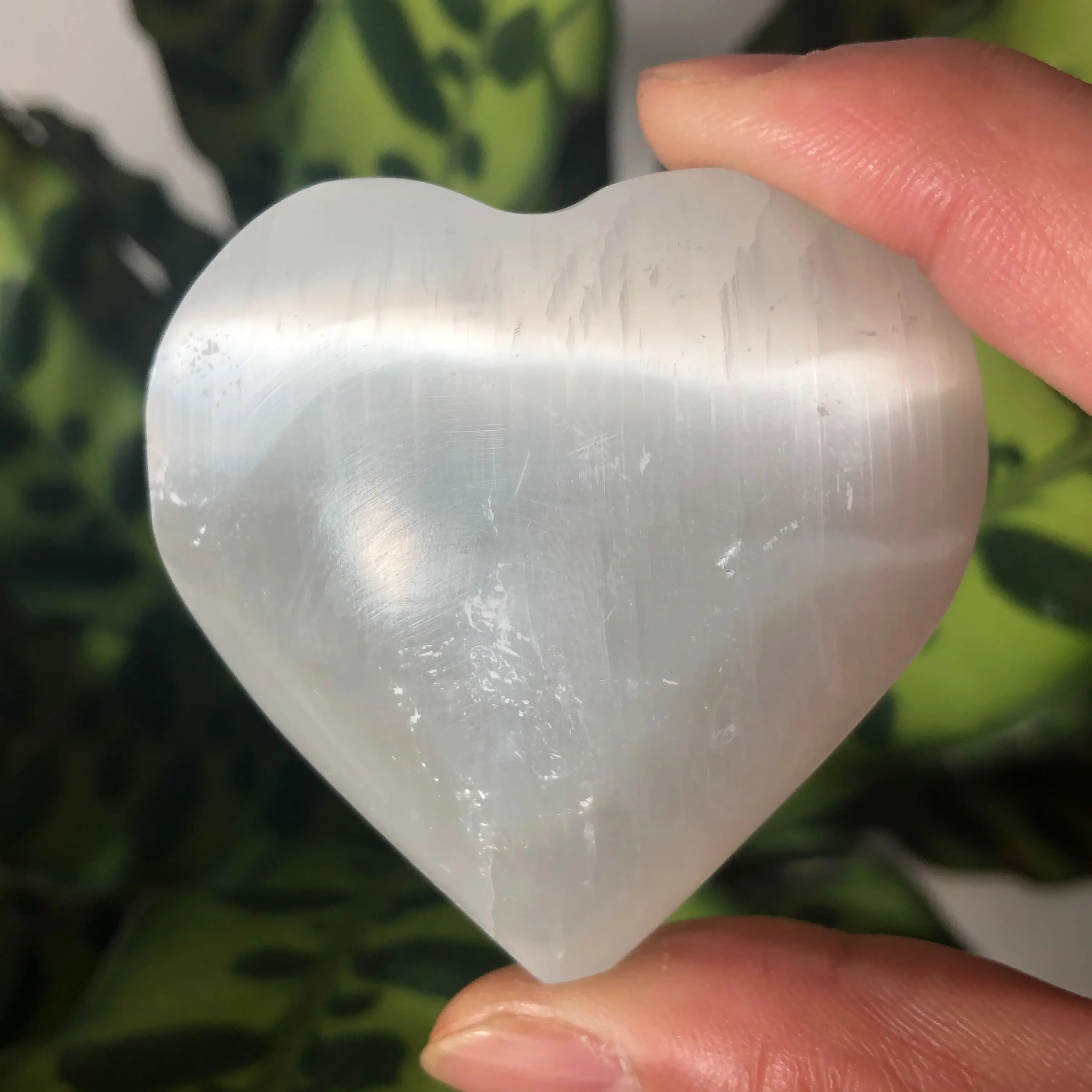 

NATURAL WHITE SELENITE ORE CARVING HEART CRYSTAL HEALING