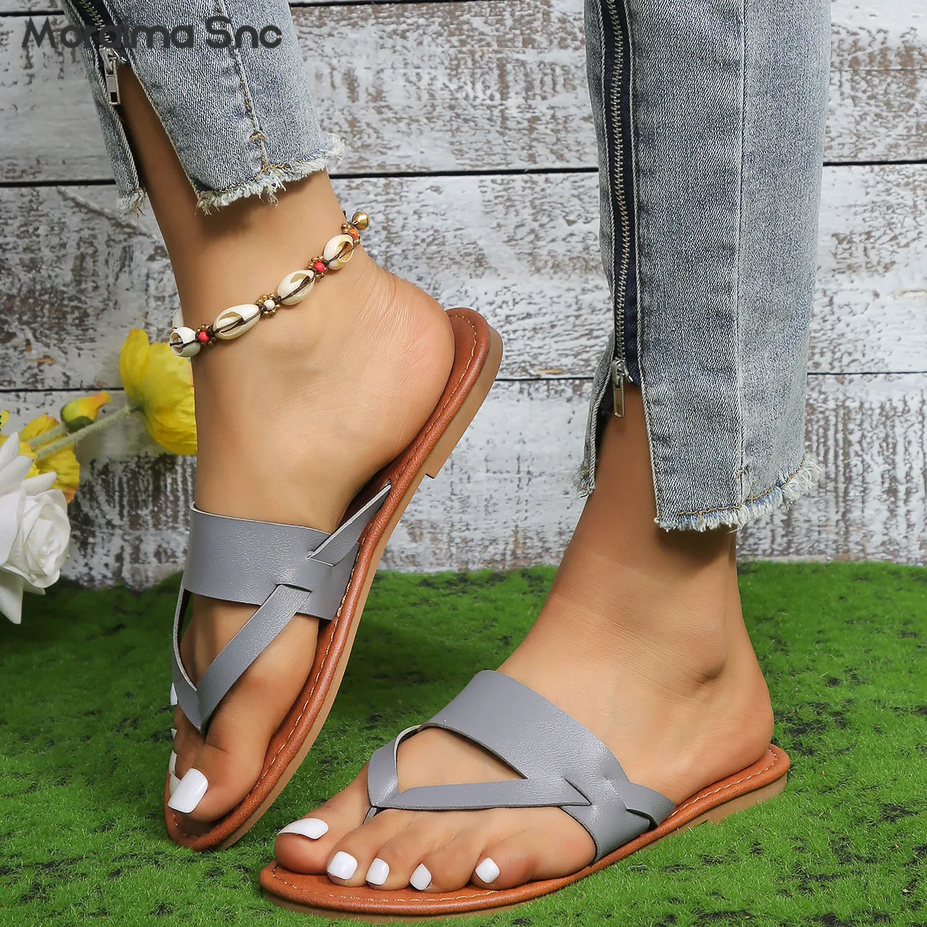 White One Word Belt Clip Toe Flat Bottom Slippers Summer New Large Size Slippers Round Toe Casual Holiday Clip Toe Female Sandal