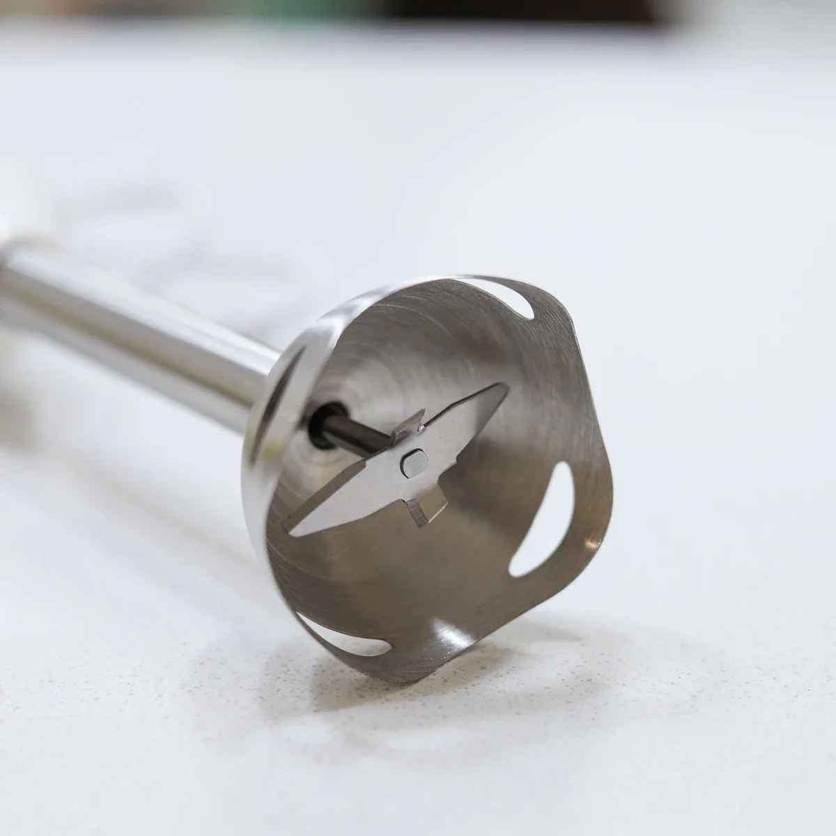 Электрический смеситель с ручкой и ножом для мяса