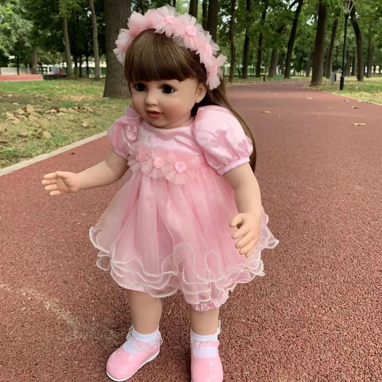 

Cloth Body soft Silicone Can Stand Reborn Baby Doll For Girl 65 CM Dress Up Princess Like Alive Boneca Child Birthday Gift